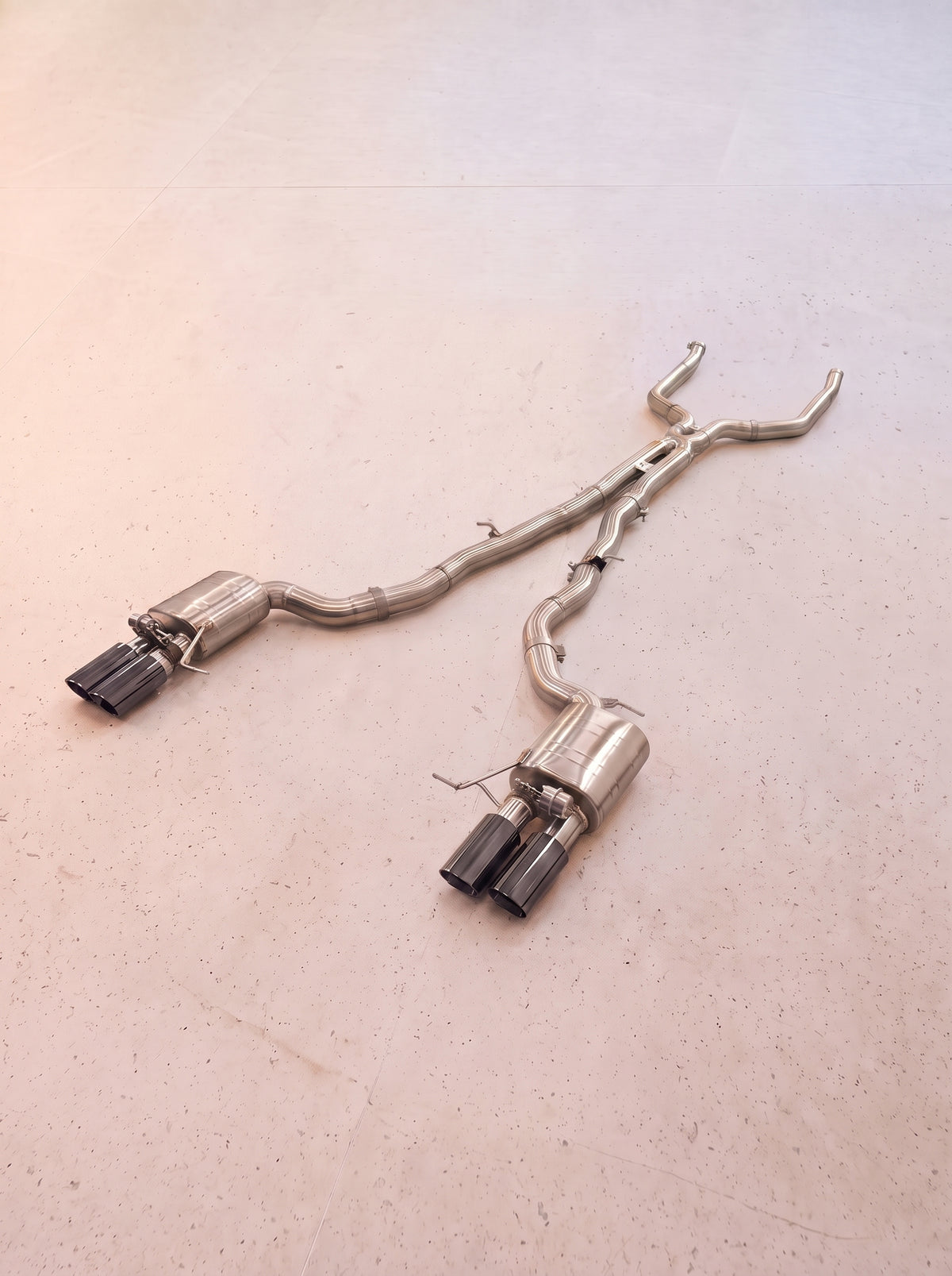 výfukový systém s klapkami rog® — bmw 550i n63 f10 (2011–2013) Výfukový systém s klapkami ROG® — BMW 550i N63 F10 (2011–2013)